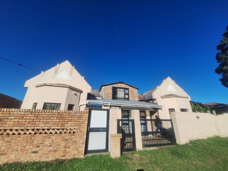 6 Bedroom Property for Sale in Southernwood Eastern Cape
